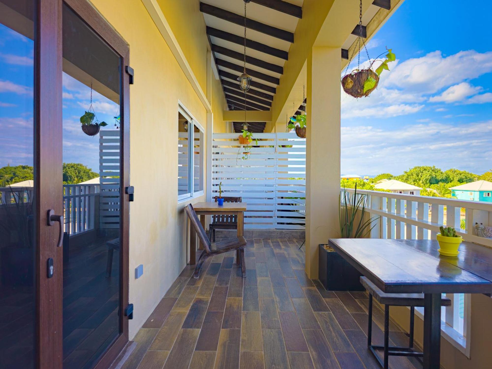Louis' Apartments Placencia Exterior photo