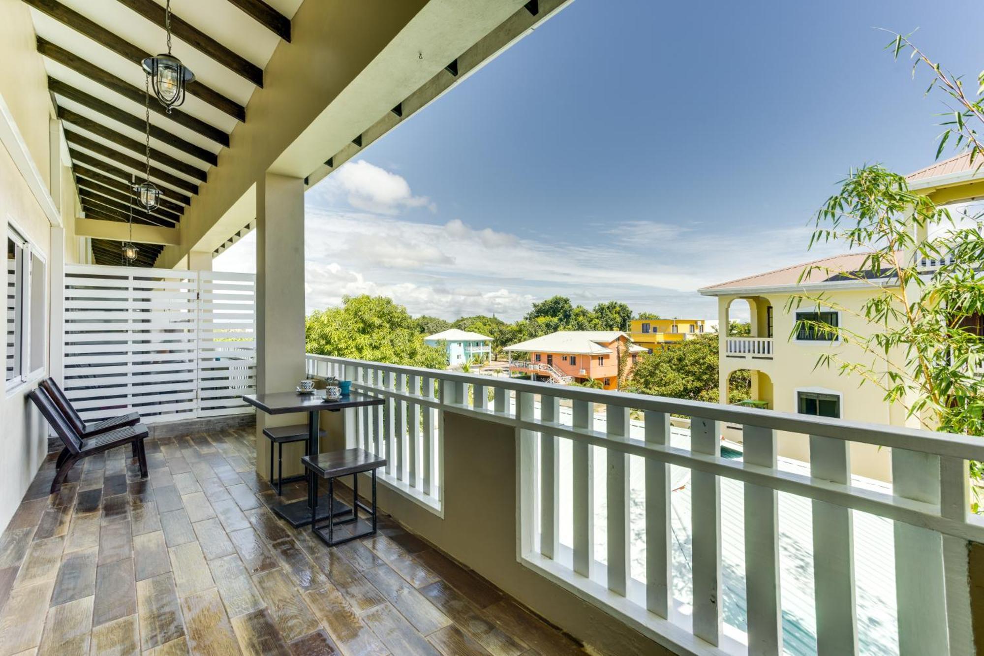 Louis' Apartments Placencia Exterior photo